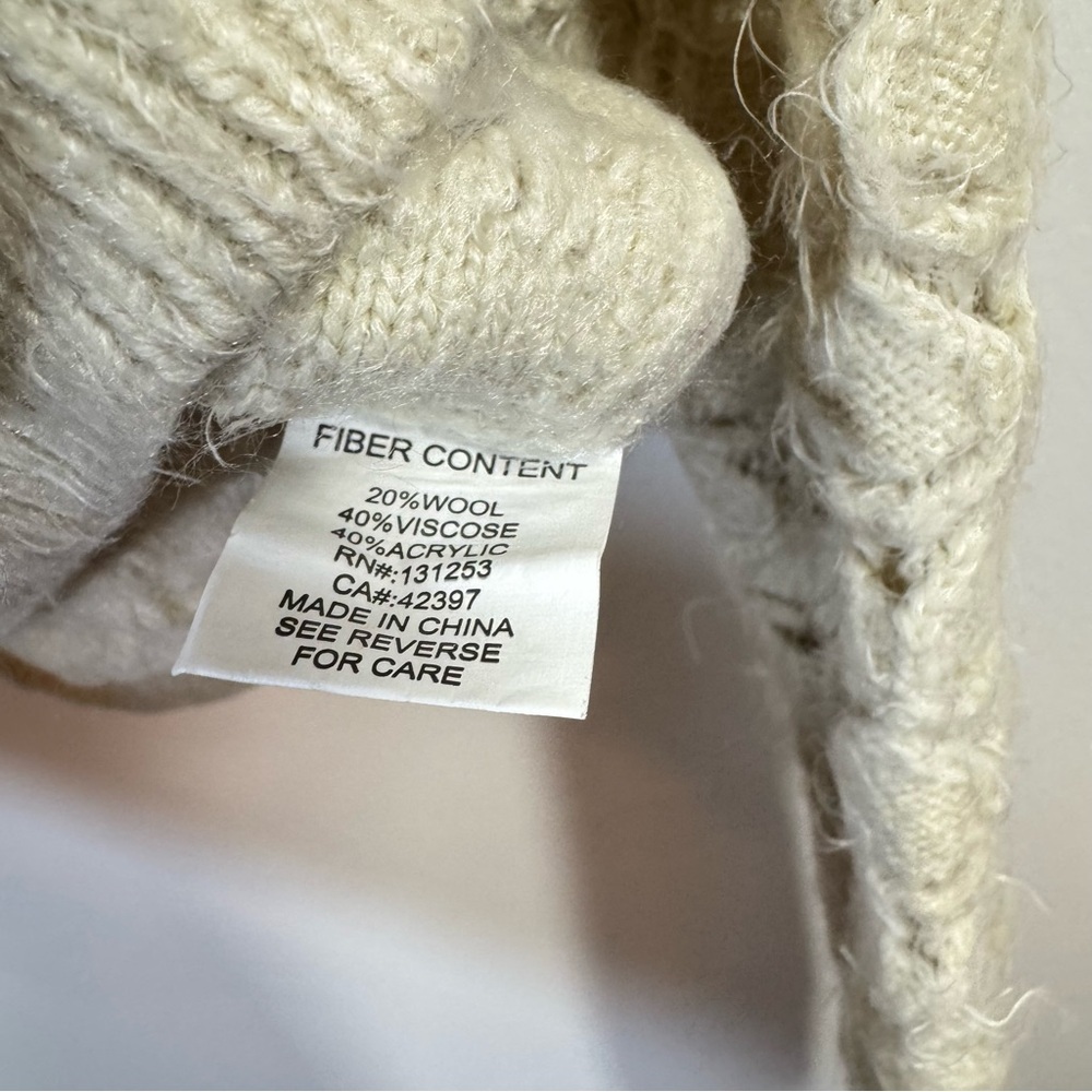 Pink Martini Fuzzy Cropped Cream Wool Blend Sweater - Size Medium - Picture 4 of 9